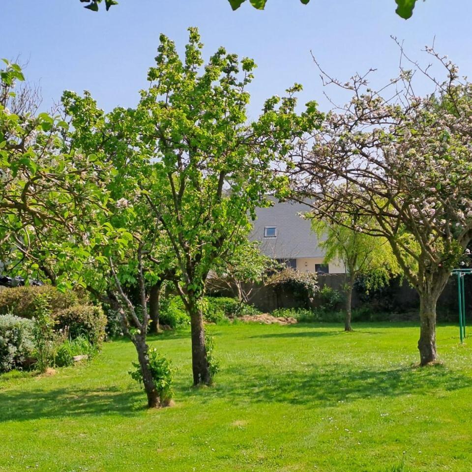 Gite Le Lac Cherrueix Exteriör bild